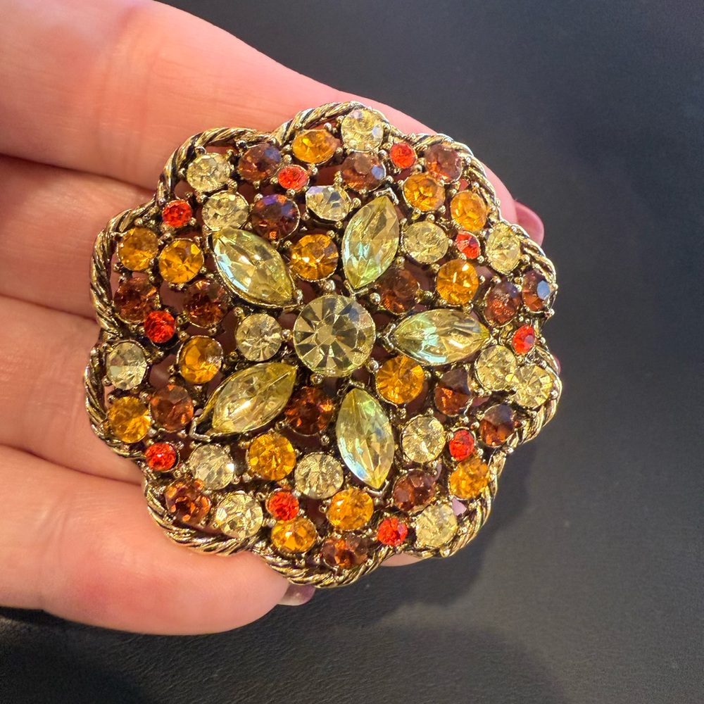 Albert Weiss gorgeous Gold/orange/copper/pale yellow Crystal Brooch